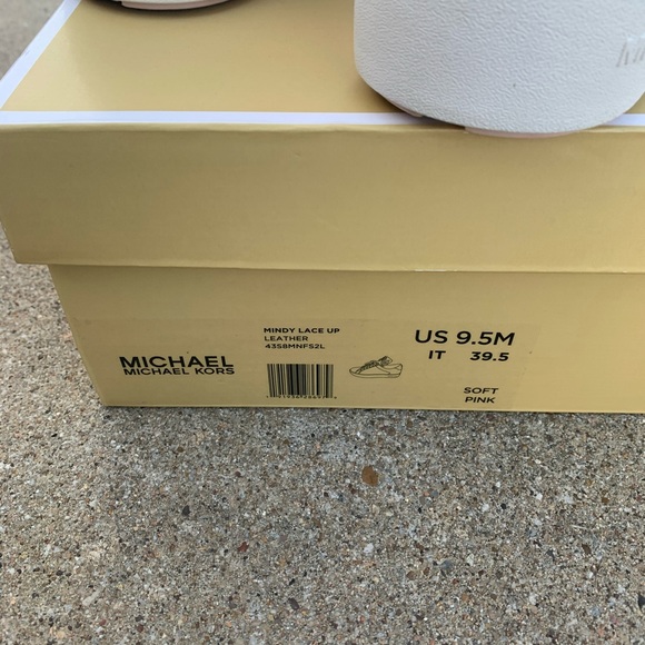 New MK shoes 💖 - Picture 6 of 8